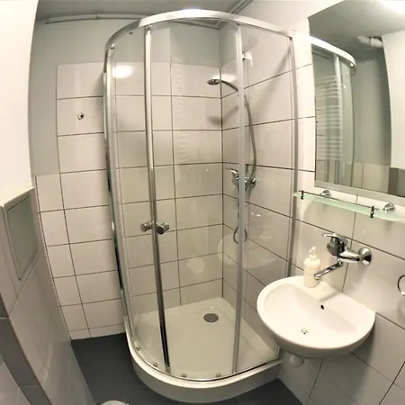Self Check-in -pl Nowy Targ-old Town- 500m Rynek Market Sqr -3 Bedrooms *