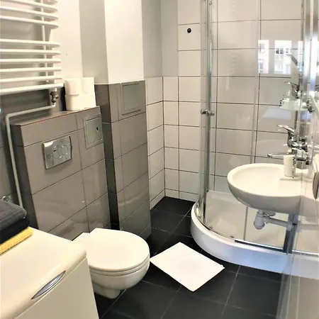 Self Check-in -pl Nowy Targ-old Town- 500m Rynek Market Sqr -3 Bedrooms Apartment Wroclaw