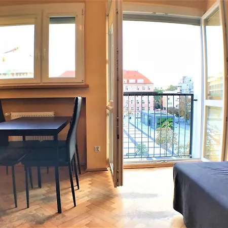 Self Check-in -pl Nowy Targ-old Town- 500m Rynek Market Sqr -3 Bedrooms Wrocław